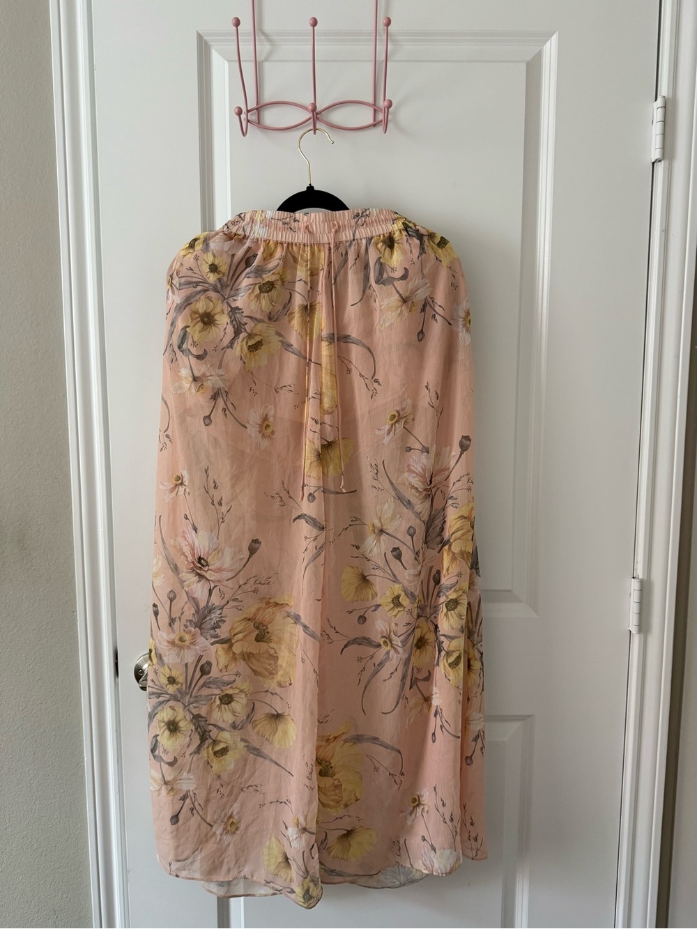 SET H&M Pink Floral Off-Shoulder Blouse with Yellow Accents and trousers - Picture 3 of 3